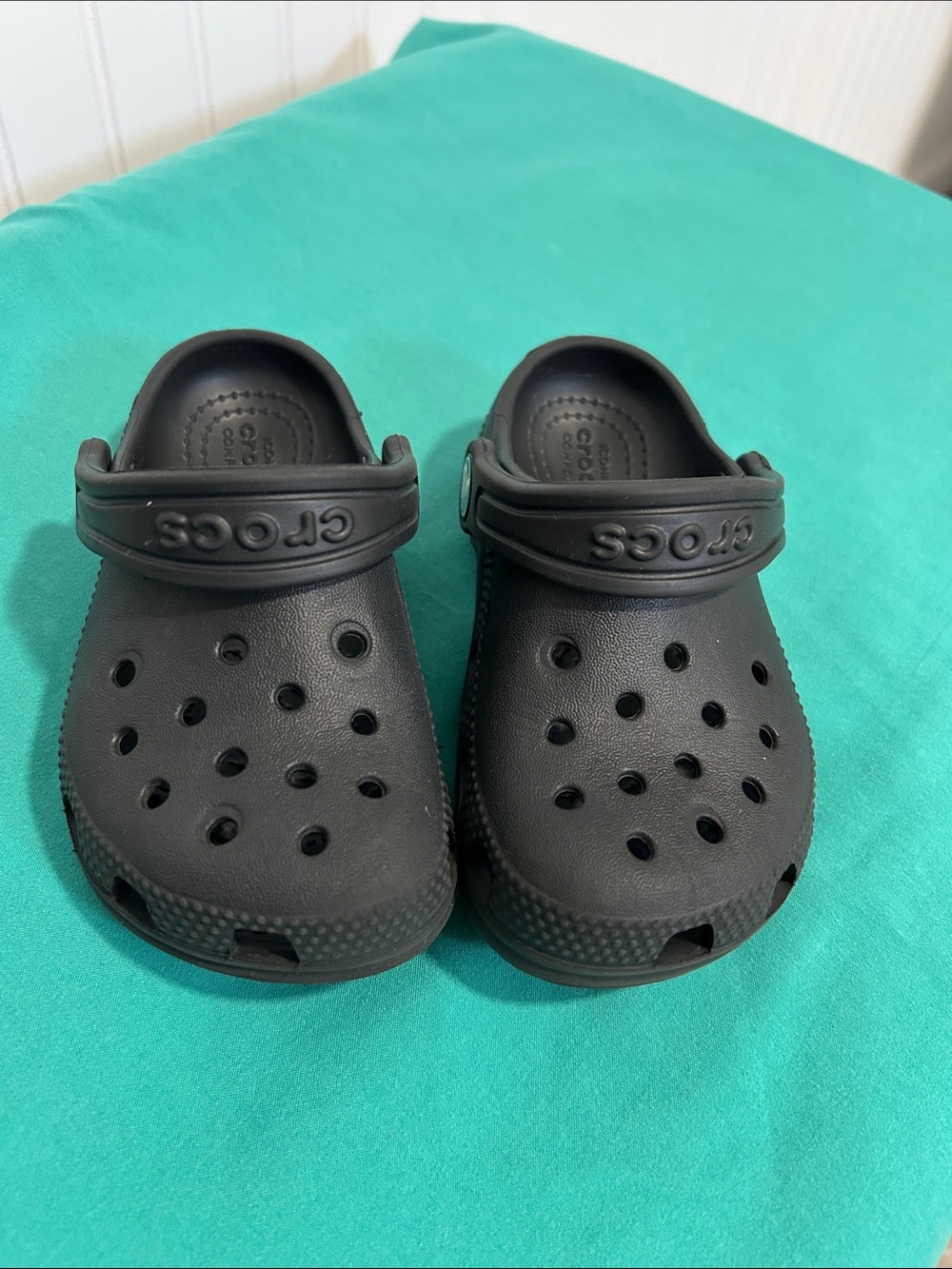 CROCS Kids Clog Sandals - Black - SZ: C8 - Picture 3 of 11